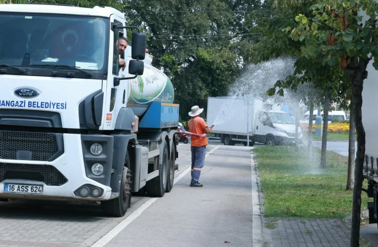Bursa Osmangazi’den sıcak havalarda yeşil alanlara can suyu