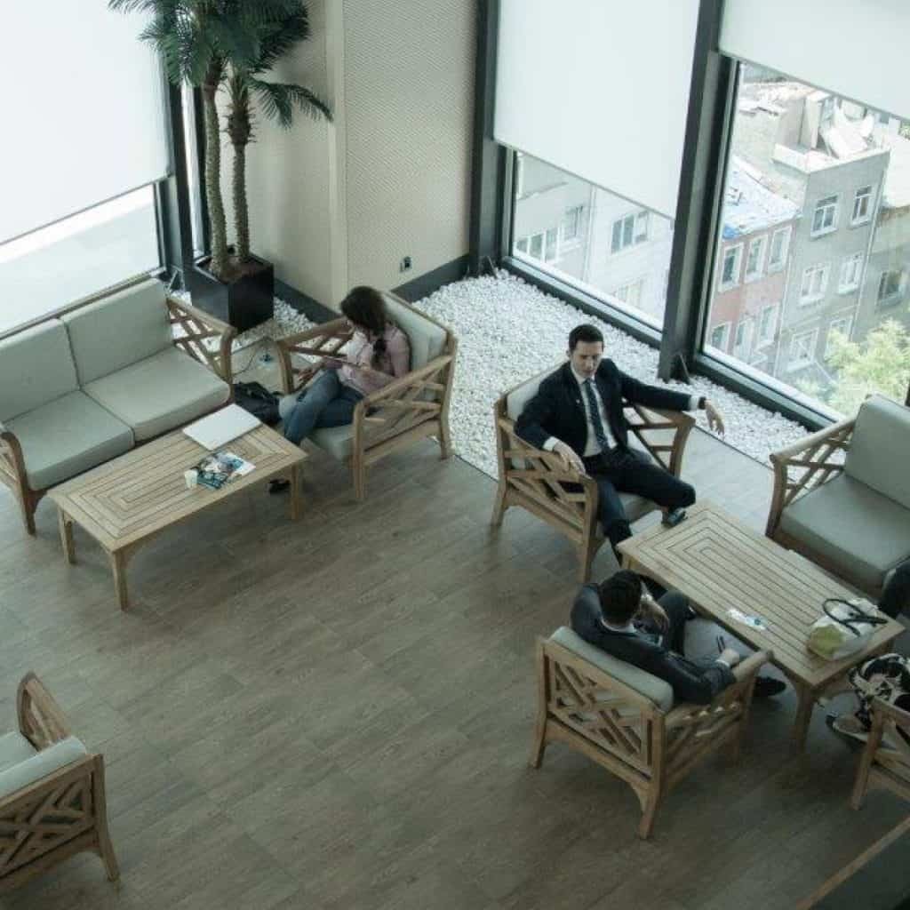 Saç ekimi kliniği hasta bekleme salonu