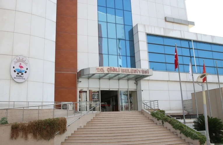 Çiğli Belediye Başkanı Yıldız’ın makam aracına silahlı saldırı!