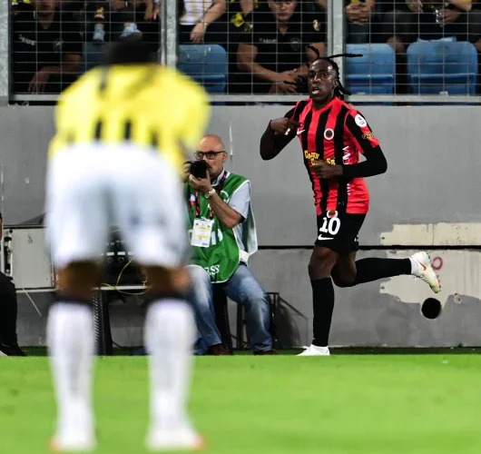Fenerbahçe’ye ilk haftadan soğuk duş: Gençlerbirliği’ne deplasmanda 2-1 mağlup oldu | ÖZET