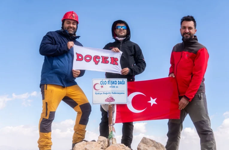DOÇEK Hakkari Cilo zirvesinde