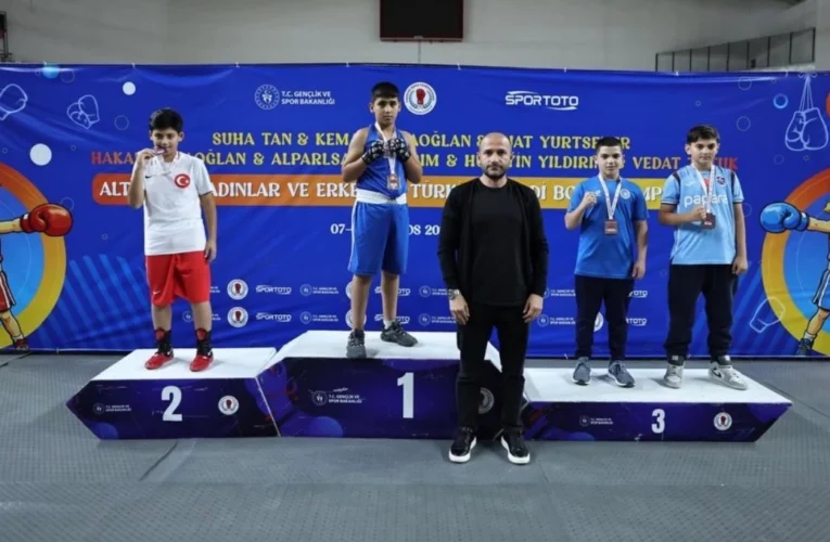 Düzceli Ömer Asaf boksta Türkiye ikincisi oldu