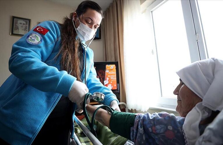 Sağlık Bakanlığı 1,3 milyonu aşkın hastaya evde sağlık hizmeti sundu