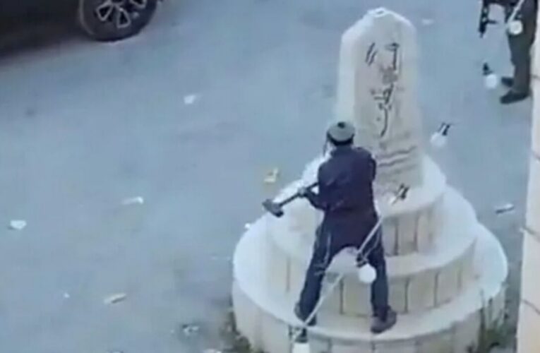 İsrailli vekilden Filistin anıtına vandallık