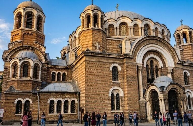Kalemiyle devlet hizmetini, şiiriyle edebiyatı buluşturan Osmanlı diplomatı