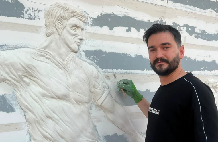 Heykel sanatçısı Berat Çelik sanatıyla değer katıyor