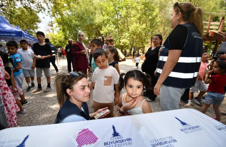 İzmir Bayraklı Karagöl’de sosyal dayanışma pikniği