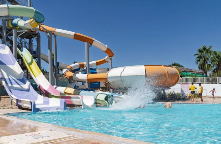 İzmir Büyükşehir’den gençlere aquapark keyfi