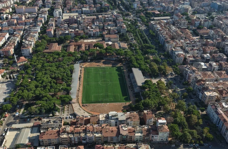 İzmir Büyükşehir’den Ödemiş Saraçoğlu Stadı’na yepyeni zemin