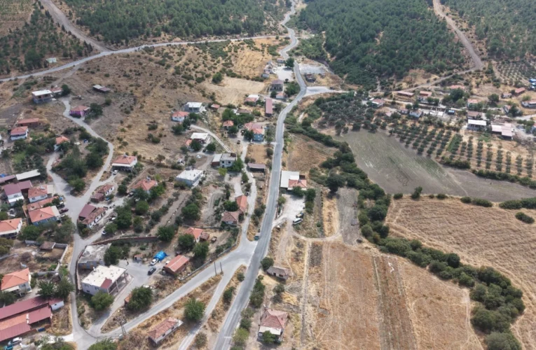 İzmir Kınık’ta 5 mahalleyi bağlayan yollar yenilendi