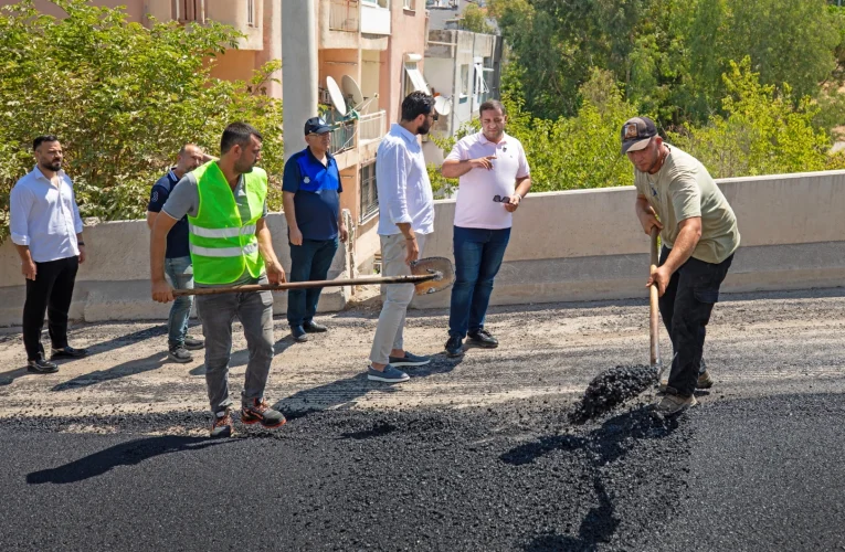 İzmir Narlıdere’de asfalt çalışmaları hız kesmeden sürüyor