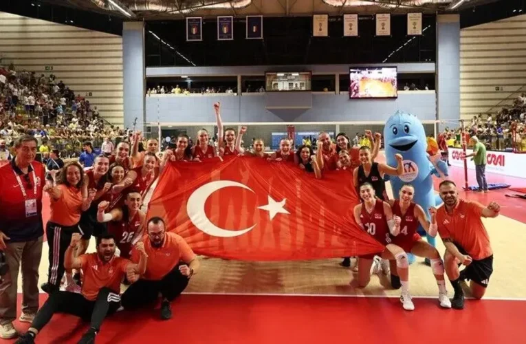 Kadın Milli Voleybol Takımı, İtalya’yı mağlup edip şampiyonluğa ulaştı