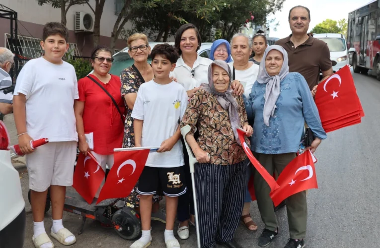 Karabağlar 30 Ağustos’ta Türk bayraklarıyla donatıldı