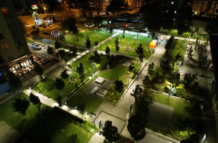 Kayseri Talas’ta Mevlana Meydanı ışıl ışıl