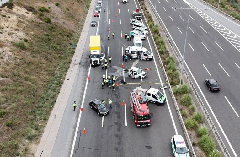 Kuzey Marmara Otoyolu’nda kamyon ile otomobil çarpıştı: 2 ölü, 5 yaralı