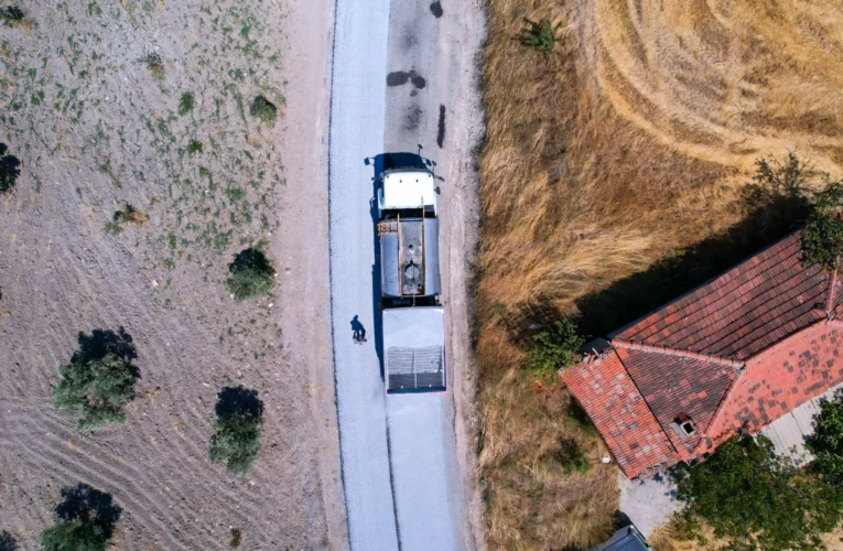 Manisa Soma’da asfalt çalışmaları devam ediyor