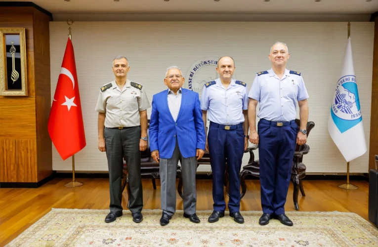 Memduh Büyükkılıç’a komutanlardan veda ziyareti