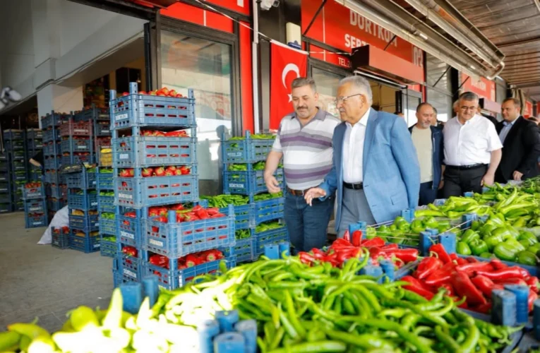 Memduh Büyükkılıç Kayseri hal esnafıyla buluştu