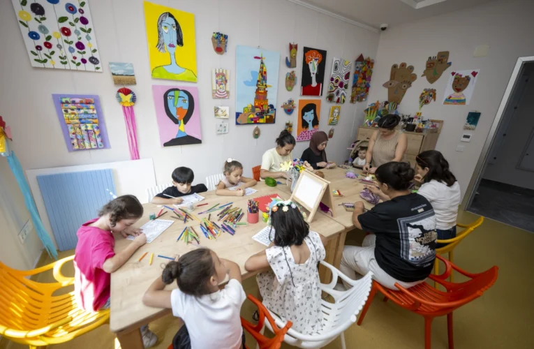 Mersin’de çocuklar hem eğleniyor hem öğreniyor