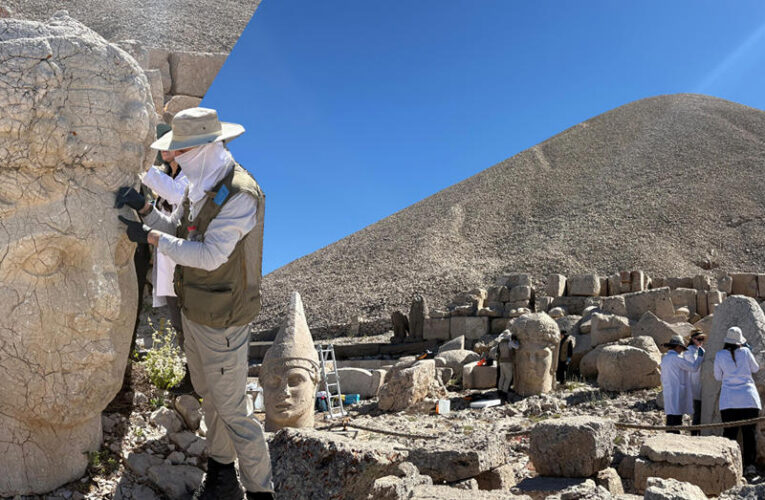 Nemrut’un dev heykellerine 5 yıllık koruma kalkanı