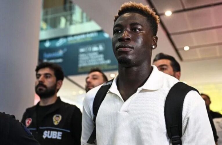 Ganalı futbolcu Oppong, sarı-lacivertliler için İstanbul’da