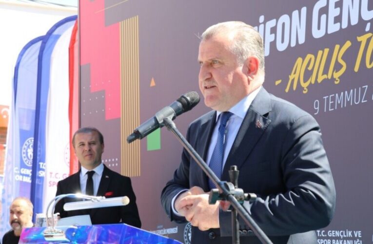 Bakan Osman Aşkın Bak’tan Milli sporculara tam destek