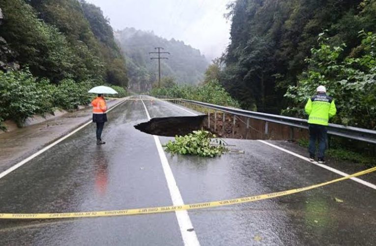 Meteoroloji peş peşe uyardı. Kuvvetli sağanak sel getirebilir, dikkat