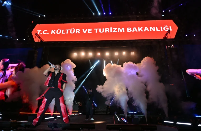 Sefo’nun şarkıları Erzurum’da yankılandı