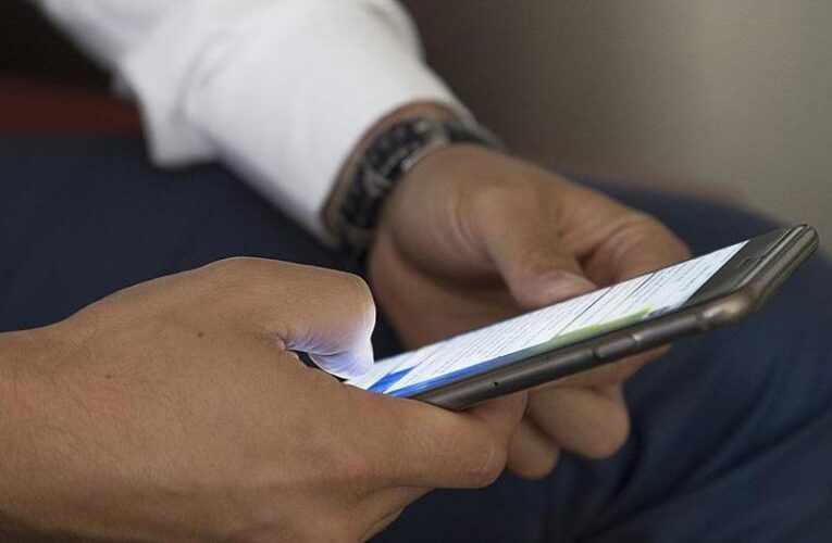 Akıllı telefonlar bizi dinliyor mu? Uygulama yüklerken buna dikkat
