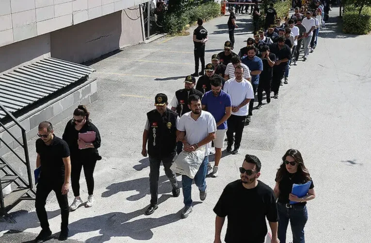 “İnternet altyapısı değişikliği” bahanesiyle 801 kişiyi dolandıran 53 şüpheli tutuklandı
