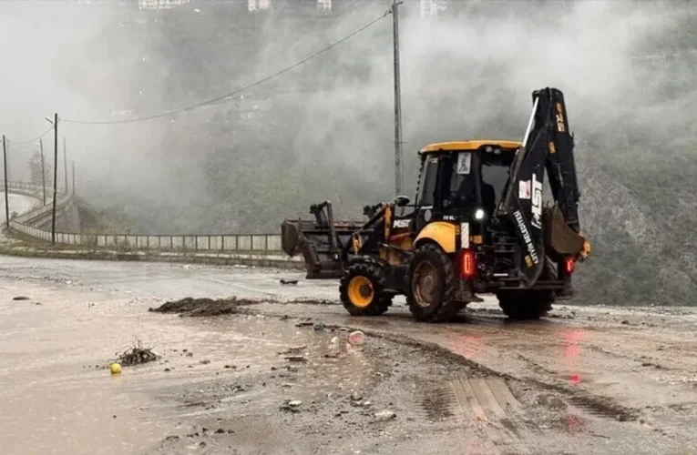 Artvin’de sel ve heyelan