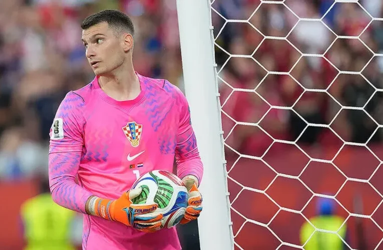 Fenerbahçe kalecisi Livakovic, Barcelona’ya transfer oldu