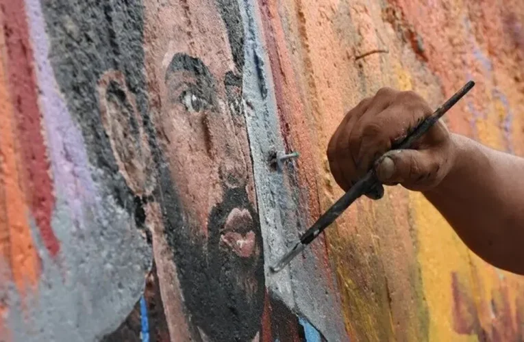Trabzon’da Muhammed Salah sevgisi duvara resmedildi