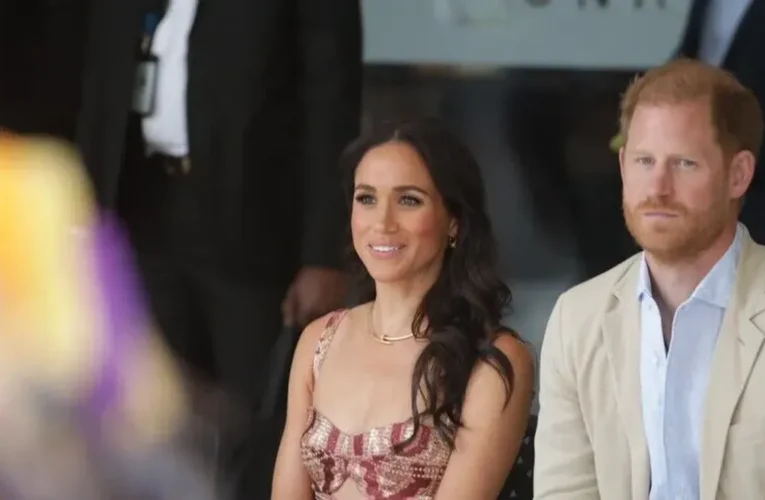 İngiliz basınına göre ABD’de yaşayan Prens Harry ve eşi Meghan Markle İngiltere’ye dönüyor