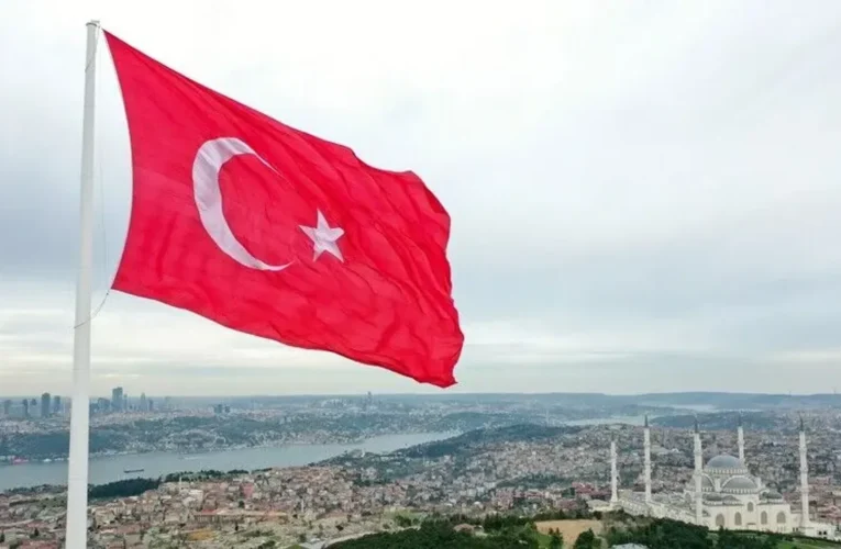 Türkiye ekonomisi yılın ikinci çeyreğinde yıllık bazda yüzde 2,3 büyüdü