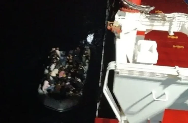 Türk bayraklı gemi Girit açıklarında Sudanlı göçmenleri kurtardı
