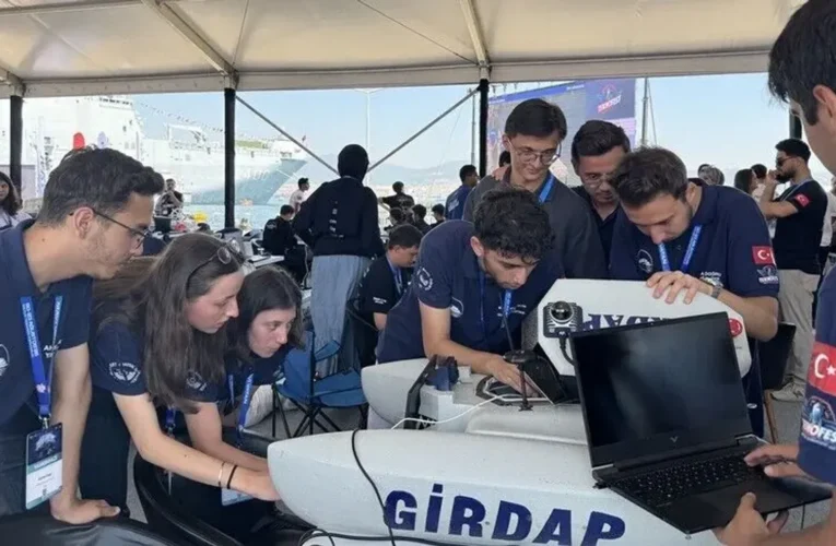 TEKNOFEST Mavi Vatan’da gençlerin insansız deniz araçları jüri karşısında