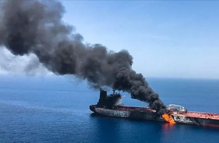 UKMTO: Suudi Arabistan açıklarında bir tanker gemisi vuruldu