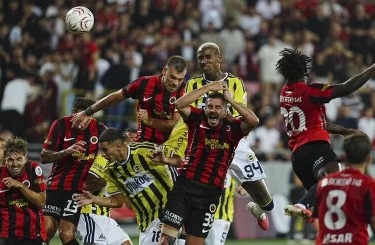 Fenerbahçe, Süper Lig’e yenilgiyle başladı
