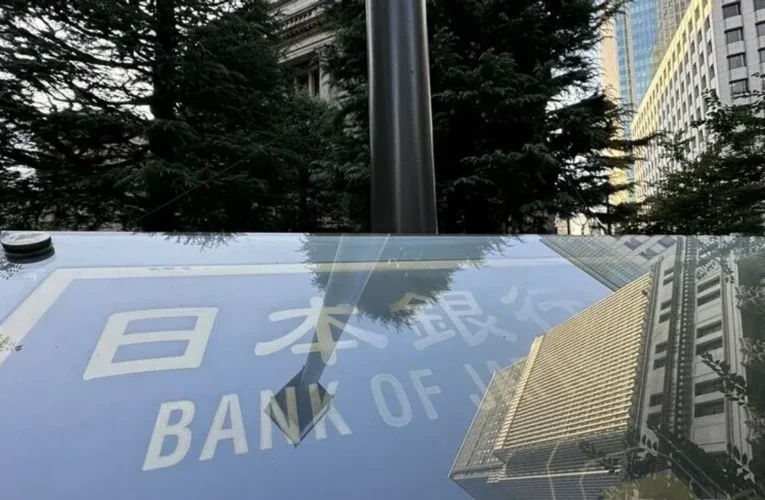 Japonya’da düşük büyüme ile yüksek enflasyonun BoJ’u ve hükümeti ikilemde bırakabileceği öngörülüyor