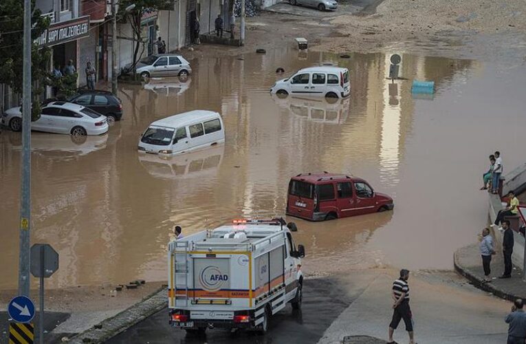 26 il için sarı ve turuncu kodlu uyarı. Sel ve su baskınlarına dikkat