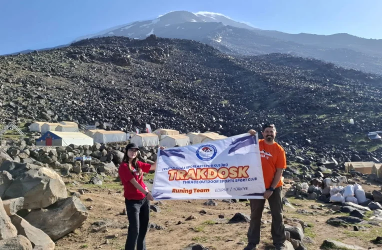 TRAKDOSK dağcılık sporcuları baba-kız Türkiye’nin çatısında