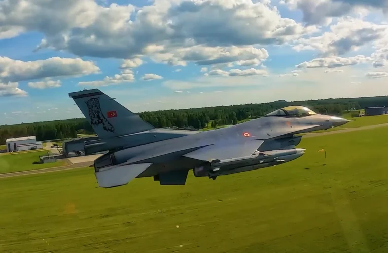 Türk F-16’ları Estonya semalarında