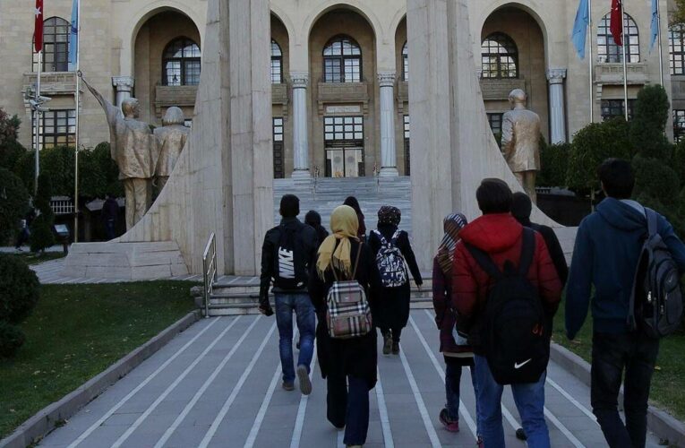 Yaklaşık 50 bin kişi tekrar üniversiteli oldu
