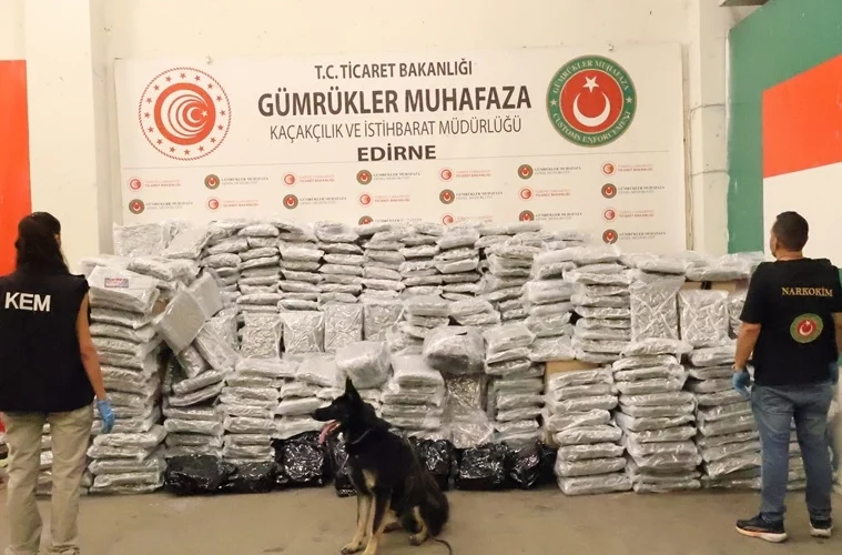 Zehir tacirlerine bir darbe daha! Kapıkule’de 810 kilogram esrar ele geçirildi