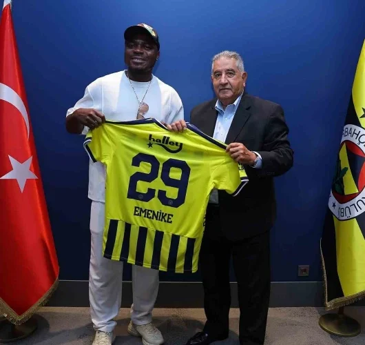 Emenike’den Fenerbahçe’ye ziyaret
