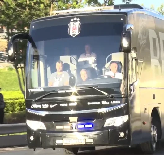 Beşiktaş derbi için stada ulaştı
