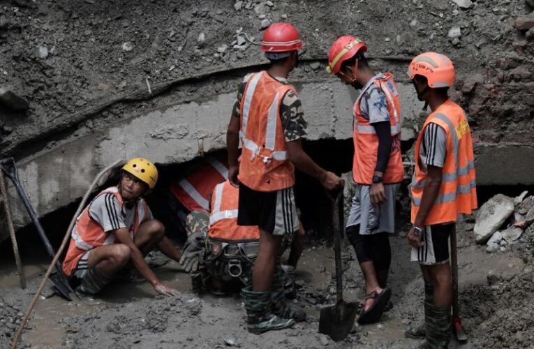 Heyelan vurdu, tünel haritadan silindi. 9 gün sonra dağın 60 metre içinde bulundular