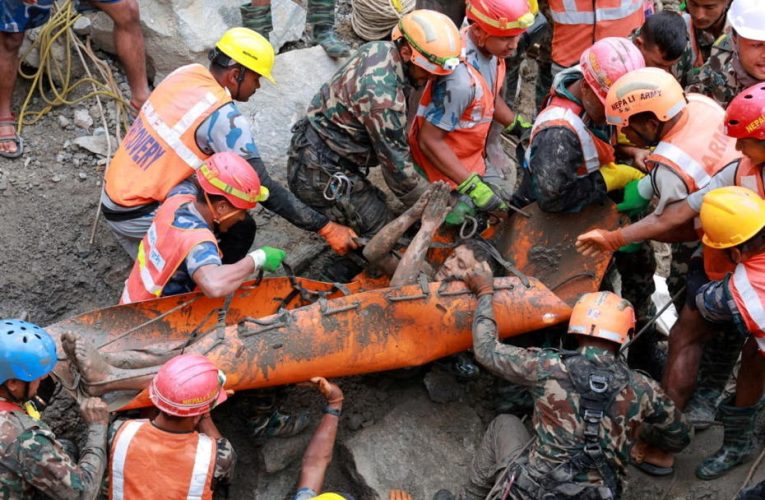 9 gün sonra gelen kurtuluş. Çamurlu su içerek dokuz gün dayandı, kurtarıldığında eşini tanıyamadı