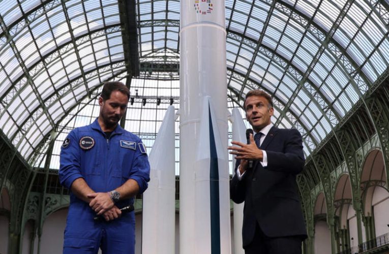 Macron’dan uzayda bağımsızlık çağrısı. “Yolcu mu olacağız, pilot mu?”